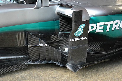 La Mercedes scompone il deviatore di flusso in sei parti!