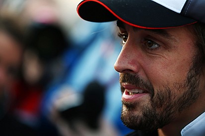 Одолеть Mercedes способна только McLaren, считает Алонсо