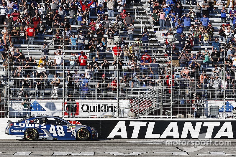 NASCAR Atlanta: Jimmie Johnson erreicht Dale Earnhardts Marke von 76 Siegen