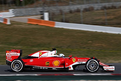 Vettel es el más veloz y Mercedes sufre su primera falla