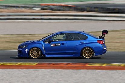Nicola Larini absolviert BoP-Testfahrten für TCR-Serien 2016