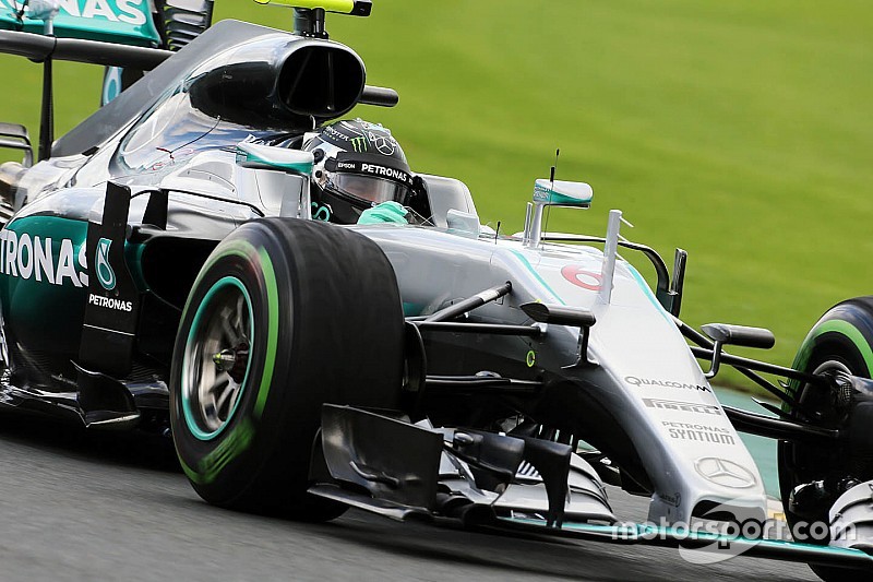 EL2 - Rosberg averti par le mur sur piste humide