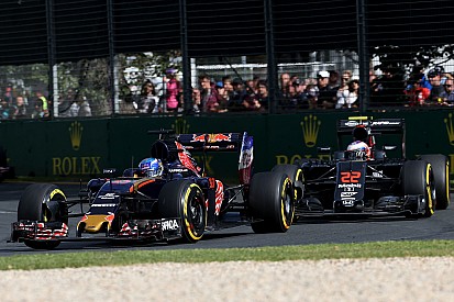 Frustrado, Verstappen critica estratégia da Toro Rosso