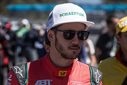 Piloto da F-E promete ficar nu, caso consiga FanBoost