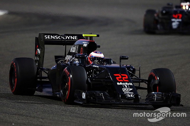 McLaren: Button costretto al ritiro. Honda teme un guasto al motore
