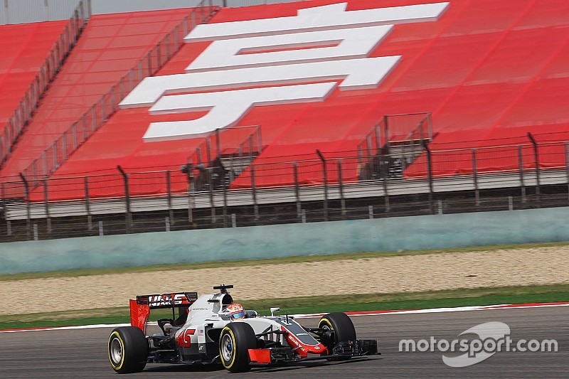 Grosjean carga contra los