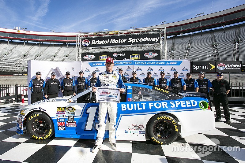 Seconda pole consecutiva per Carl Edwards
