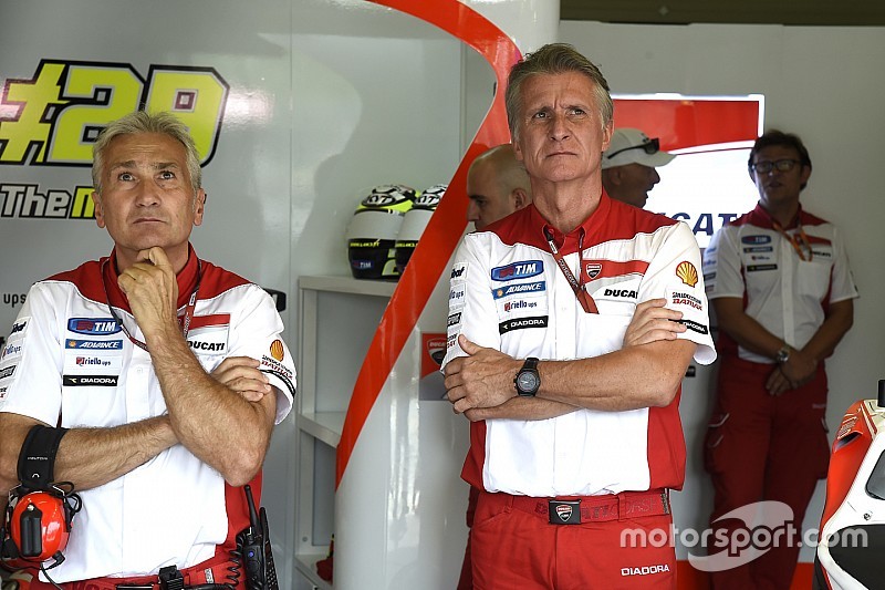Ducati: “A Lorenzo le da igual quien sea su compañero”