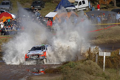 Video: Heftige klapper Jari-Matti Latvala, Paddon nieuwe leider