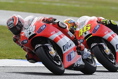 Nicky Hayden Jerez'de yağmurlu antrenmanın lideri