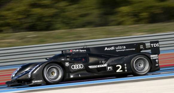 Audi 2012 aracını Sebring'de test ediyor