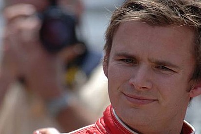Hamilton ve Button Wheldon'ı kaybetmenin üzüntüsünü yaşıyor
