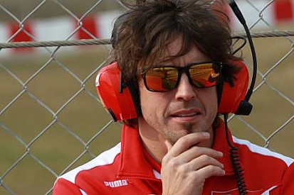 Alonso paparazzileri görünce kendini kaybetti