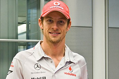 Button, Hamilton'u evine bırakmış