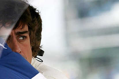 Alonso, Ferrari söylentilerini umursamıyor