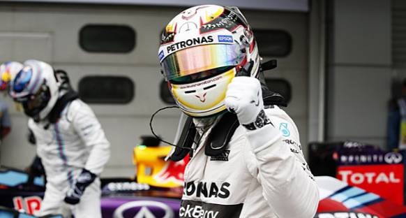 Sezonun ilk pole pozisyonunu Lewis Hamilton kazandı