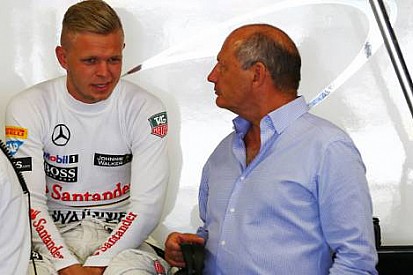 Ron Dennis bombalamaya devam ediyor