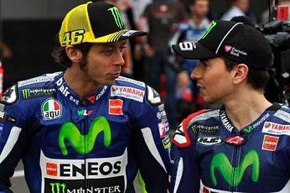 Rossi ve Lorenzo yaşadıkları kazalara rağmen yarışa hazır