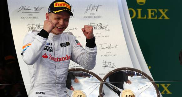 Magnussen Alonso ve Button'dan çok şey öğreniyor