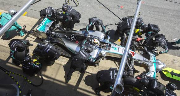 FIA, takımlara yakıt akış limiti konusunda yeni bir önlem sundu