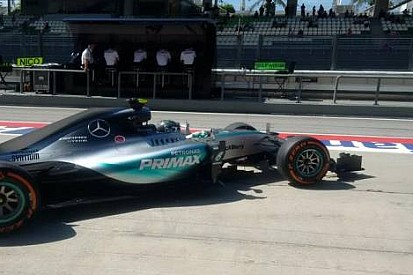 Malezya'da Rosberg sorunsuz ve hızlı başladı
