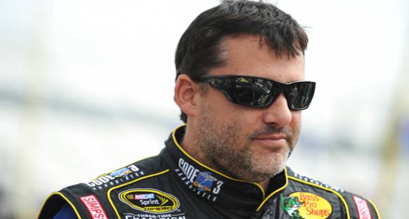 Nascar şampiyonu Stewart rakibine çarparak ölümüne sebep oldu