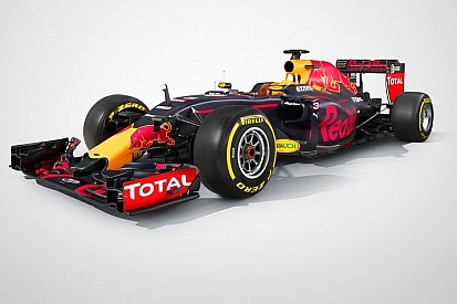 Red Bull Racing представила машину RB12
