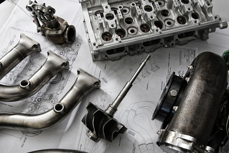 Cosworth – ні, Ilmor та AER - так