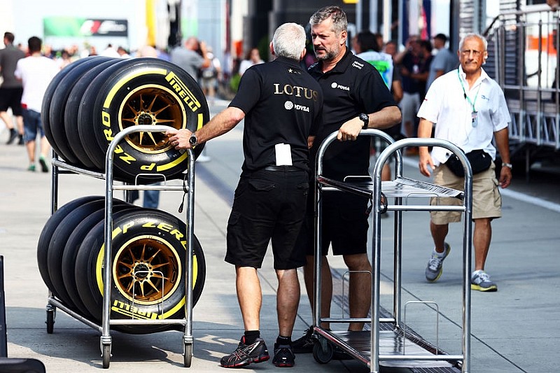 Lotus в останній момент заплатила Pirelli