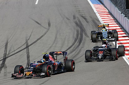 Sainz: "Nos volvió a pasar de todo. Deseando empezar de cero"