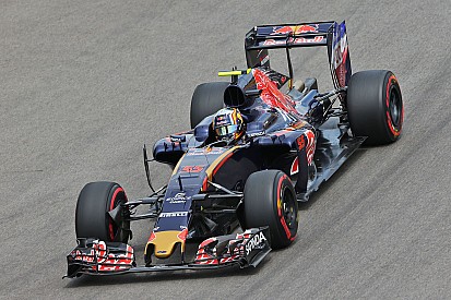 Sainz Jr. critica comissários: "impossível disputar posição"