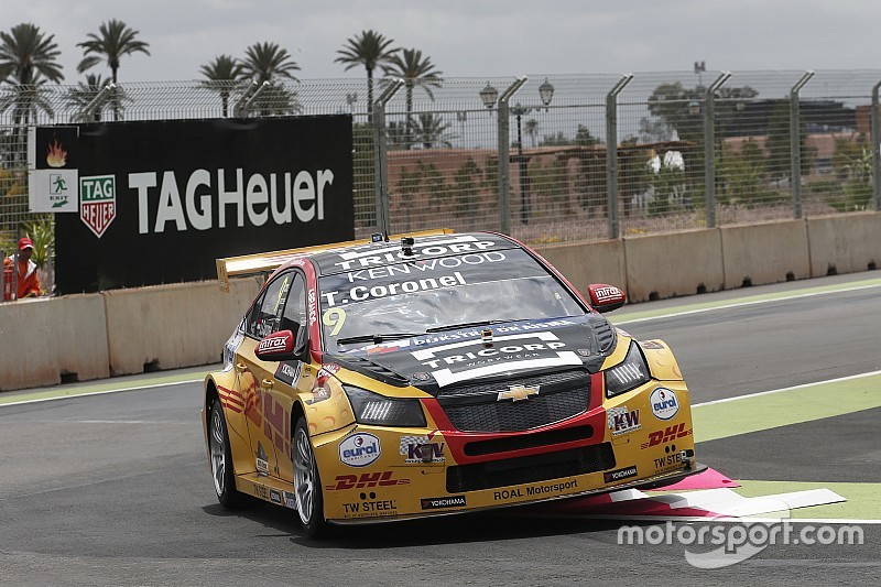 Tom Coronel verrast met beste tijd in tweede training Marrakesh