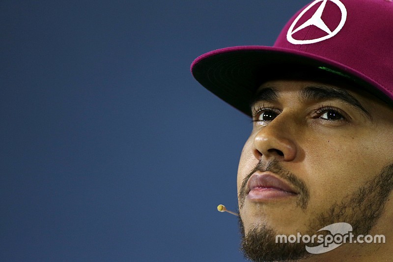 Hamilton over rijderswissel bij Red Bull: “Had het zelf niet gedaan”
