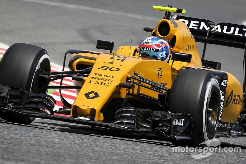 Troppe forature per la Renault: cosa sta succedendo?