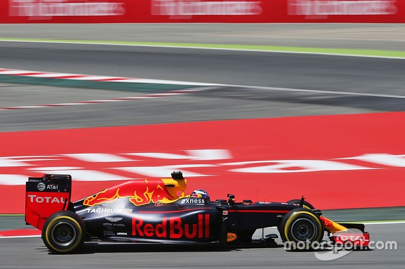 Хорнер признал, что у Red Bull не много вариантов выбора мотора