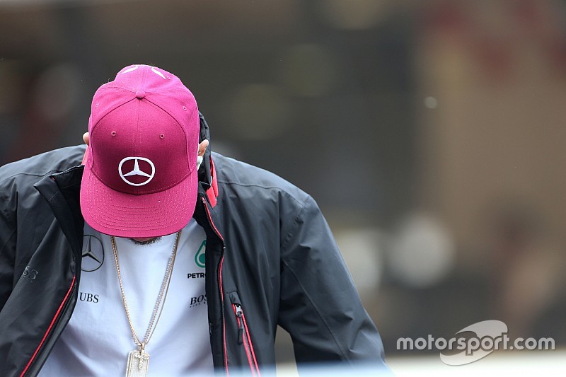 Lauda culpa a Hamilton por un choque