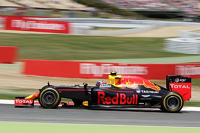 Max Verstappen zesde in klassement na winst in Spaanse Grand Prix