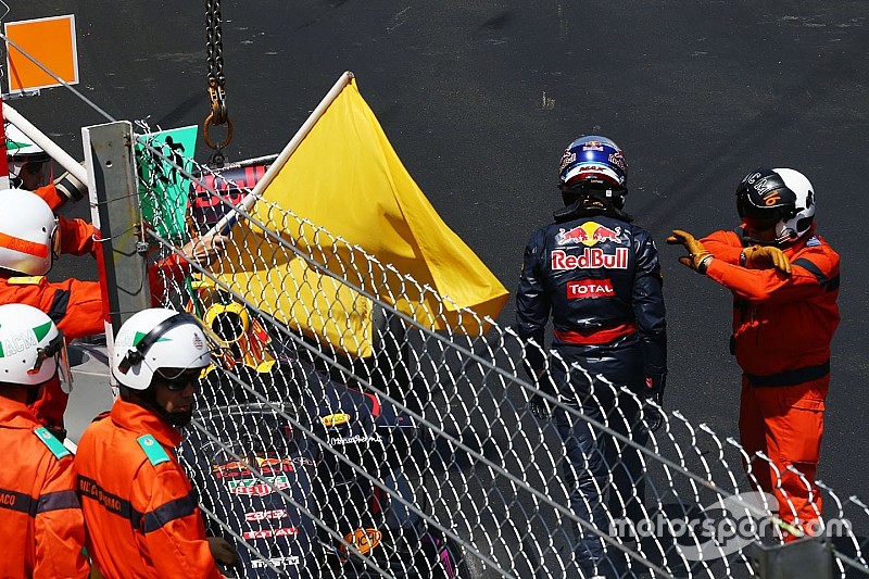 Max Verstappen crasht tijdens kwalificatie in Monaco