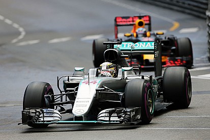 Hamilton overweldigd: "Bizar hoe lang die stint was"