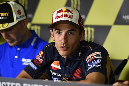 Márquez: “Mi corazón me dice quedarme en Honda aunque sufra con la moto”