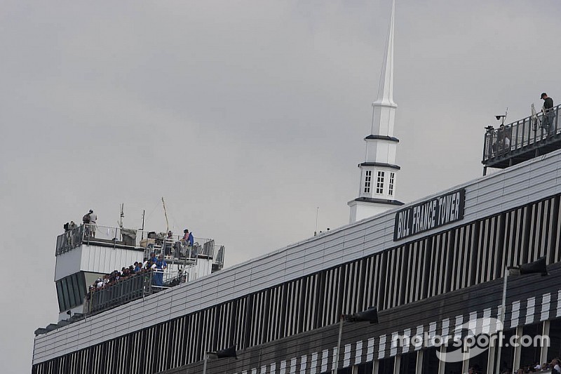 La lluvia golpea a la Copa en Pocono