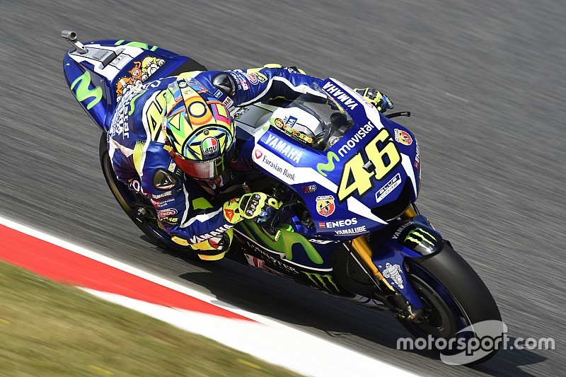 MotoGP Barcelona: Rossi snelste in warm-up, Salom herdacht