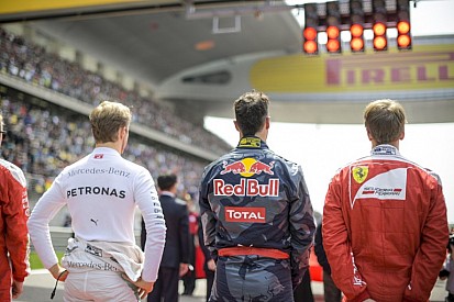 Hiába kopogtatna Vettel most a Mercedesnél, Rosberg szerepel a lista élén