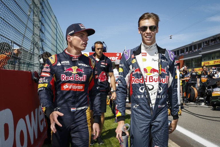A Red Bull rendkívül dühös: azonnali helycsere Kvyat és Verstappen között?
