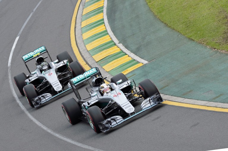 Prost egyetért: a Hamilton-Rosberg incidens versenybaleset volt!