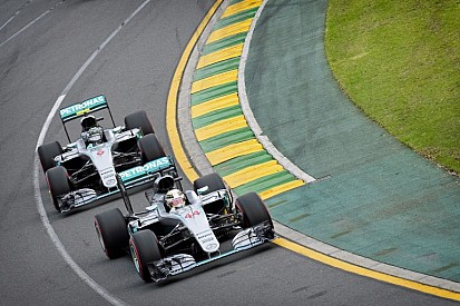 Hamilton és Rosberg is tudja, brutális gyors a Mercedes Bahreinben