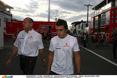 A McLaren nem érti: ha az európai orvosok szerint Alonso versenyezhet, akkor Bahreinben miért mondanak mást?