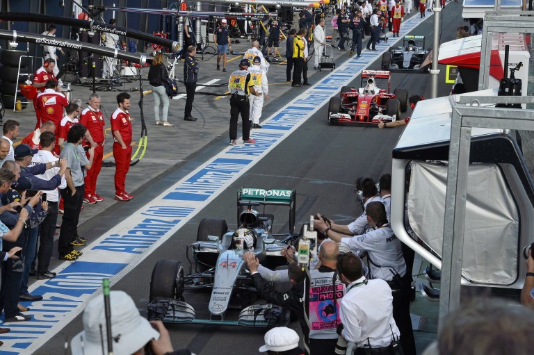 A rajton múlhat minden Bahreinben? Ha kell, Rosberg levadássza a Ferrarikat