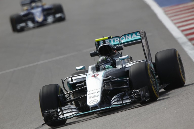 Dráma az Orosz Nagydíj időmérő edzésén: Rosberg pole, Hamilton KO, Raikkönen blama