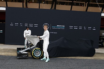 Rosberg időmérőt szimulált délelőtt: szoros lesz a Ferrarival